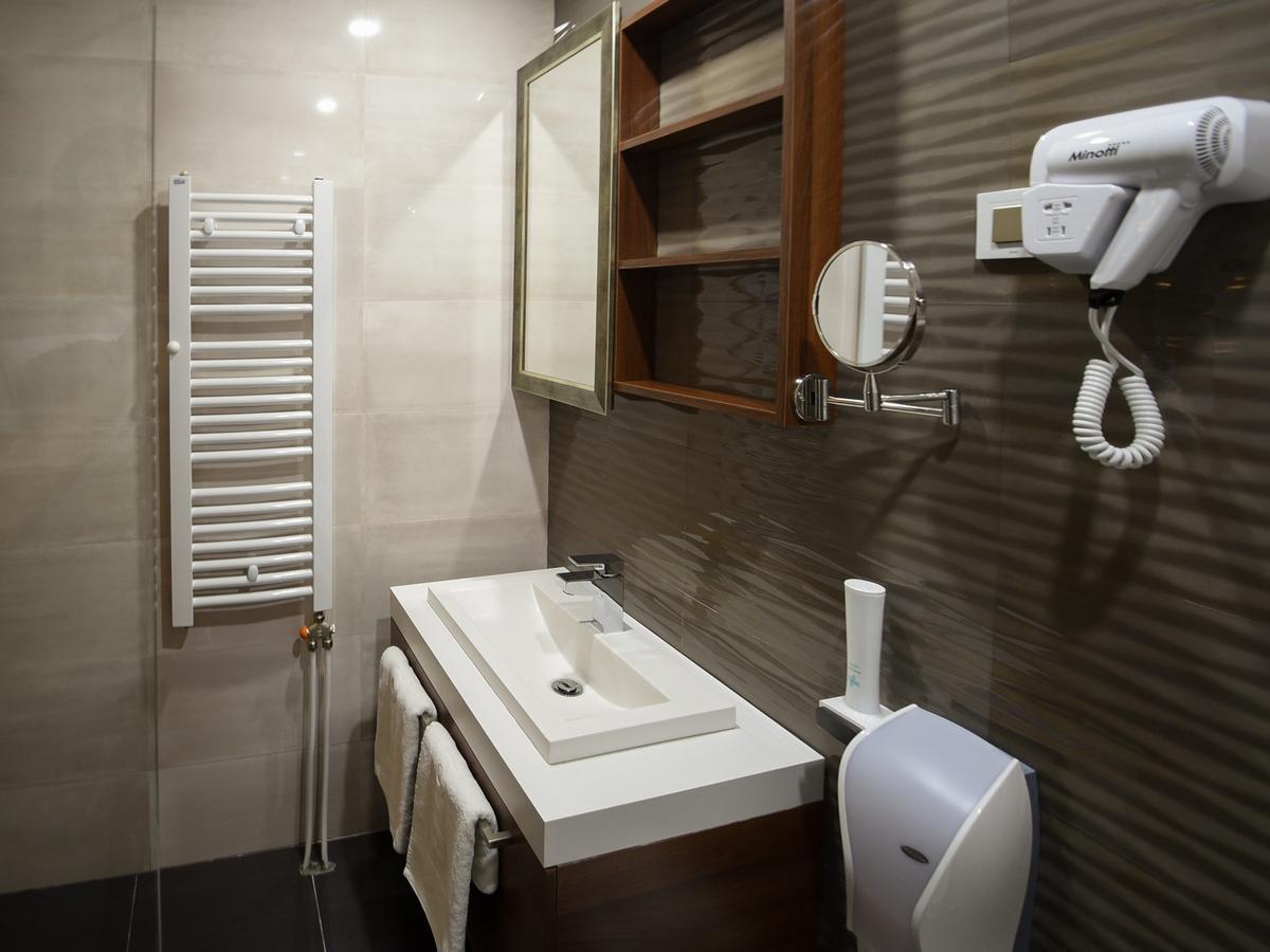 Hotel Ideo Lux Ниш Экстерьер фото