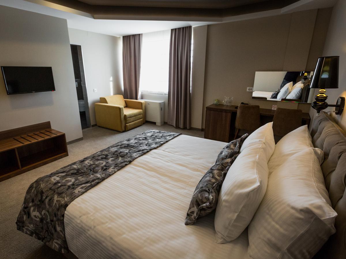 Hotel Ideo Lux Ниш Экстерьер фото