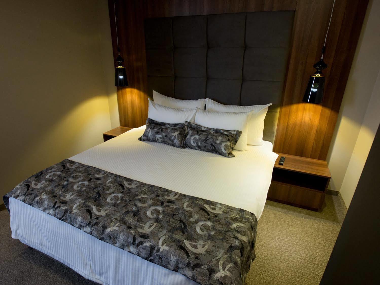 Hotel Ideo Lux Ниш Экстерьер фото